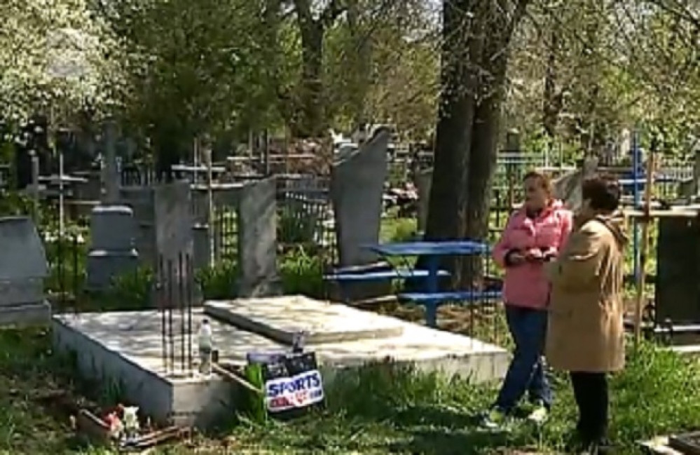 Au mers la mormantul strabunicului lor, dar au gasit acolo un cavou nou, cu alt defunct. "S-a procedat porceste"