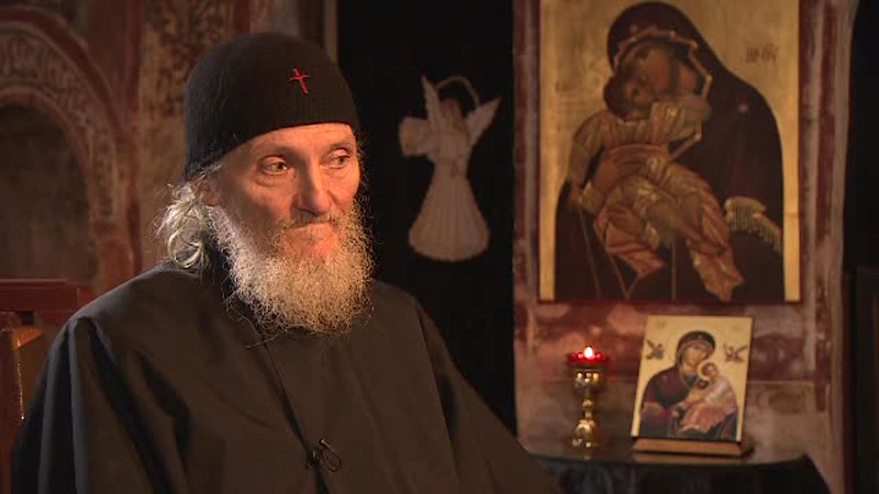 A renuntat la cariera, sotie si copil pentru manastire. “Cu cat eu ii parasesc mai mult, cu atat El are mai mult grija"