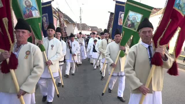 Un obicei stravechi, pastrat an de an in Joia Mare. Ce fac satenii din Alba astazi, inainte de slujba de Inviere