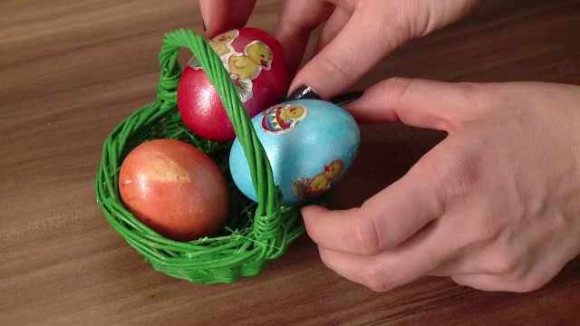 Adeptii stilului bio cauta alternative naturale pentru vopsirea oualor. Cum se obtine verdele si ce culori sunt la moda