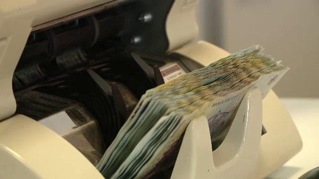 Lovitura pentru angajatii de la privat. Ce s-ar putea intampla cu salariile lor