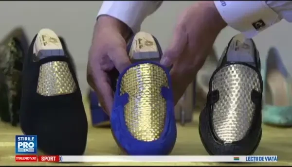 Un designer italian sustine ca a creat primii pantofi de aur din istorie. Fabricarea incaltarilor a durat 8 luni