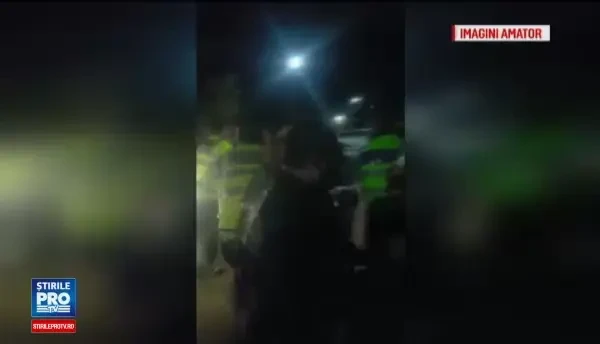 Patru tineri s-au ales cu dosare penale, iar alti 21 au fost amendati, dupa ce o vecina i-a reclamat ca asculta muzica tare