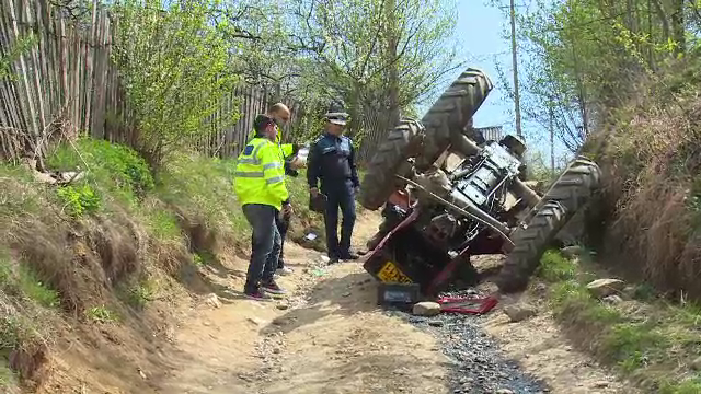 Barbat de 42 de ani din Dambovita, mort intr-un accident banal. Era casatorit si avea un copil de doi ani
