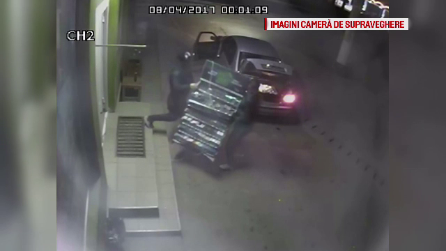 O banda de hoti a furat tigari in valoare de 2.500 de lei de la un magazin din Rucar. Modul in care au actionat acestia
