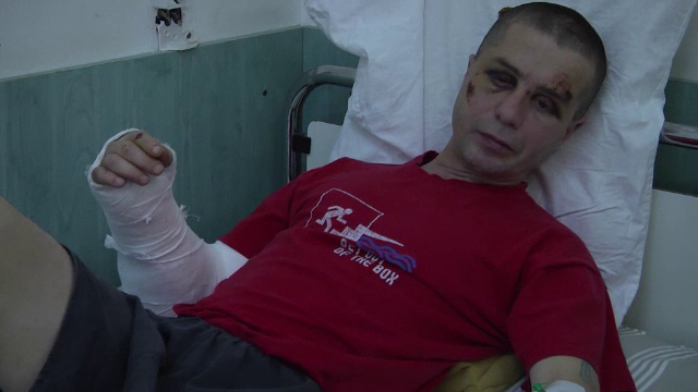 Un barbat din Targoviste a fost batut de 3 indivizi pentru ca i-ar fi facut avansuri sefei. Procurorii cer arestarea lor