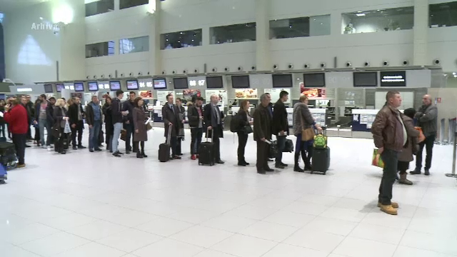 Aglomeratie in aeroporturi, inainte de Paste. Zilnic sosesc pe Otopeni de 10 ori mai multi pasageri decat in mod normal