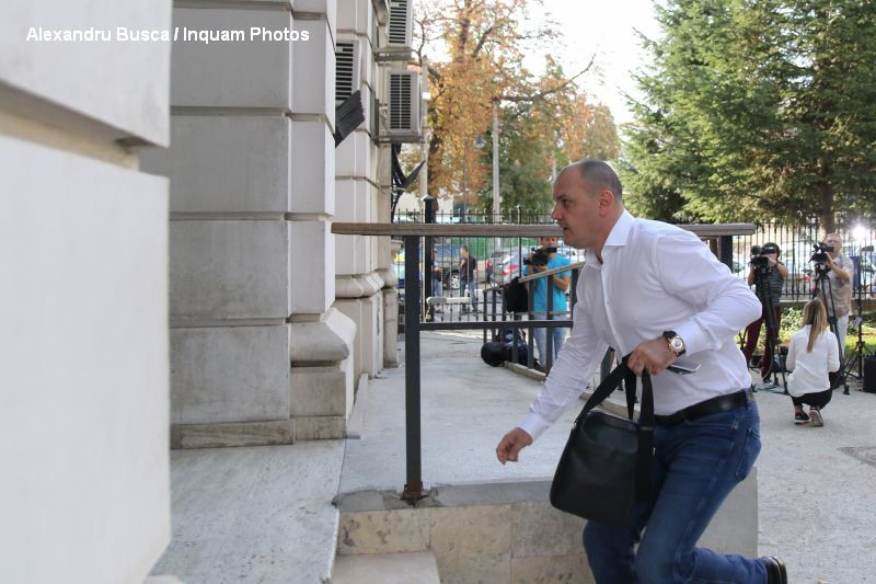 Documentele pentru extradarea lui Ghita, trimise in Serbia. Dosarul are 475 de pagini si a fost pregatit de 6 traducatori