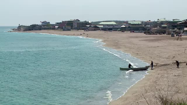 3.000 de romani au plecat sa petreaca Pastele in Bulgaria, via Vama Veche. De ce au preferat ofertele vecinilor nostri