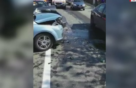 Trei copii si doi adulti, la spital dupa ce masina lor a fost izbita de un alt autoturism, in Dambovita