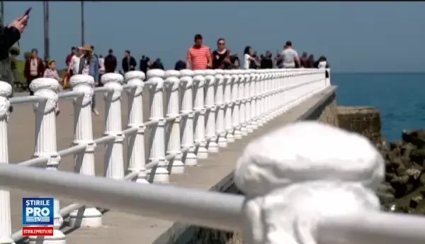 Aventura unui cuplu care a ajuns pe litoral dupa ce a ratat iesirea de pe autostrada. Era prea frumos afara ca sa ne oprim