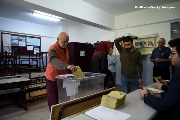 Referendum in Turcia. Victorie la limita obtinuta de Erdogan. Opozitia a anuntat ca va cere renumararea voturilor
