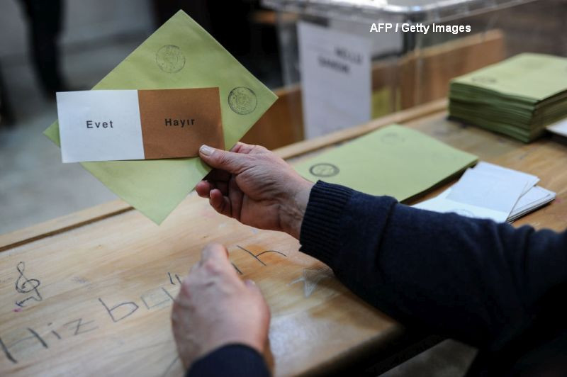 Peste jumatate dintre turcii care au votat in Romania s-au pronuntat impotriva modificarii Constitutiei
