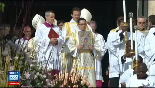 Urbi et Orbi: mesajul de Paste al Papei Francisc. Este scandaloasa diferenta dintre bogati si saraci