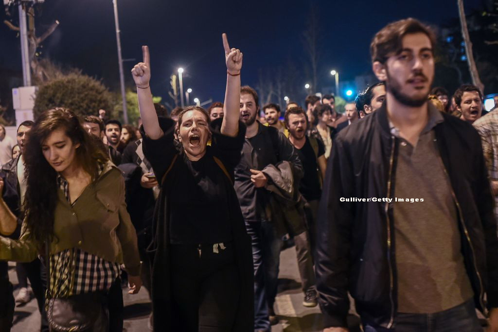 Referendum in Turcia. Erdogan le-a transmis sustinatorilor ca a dus o lupta cu "natiunile puternice ale lumii"