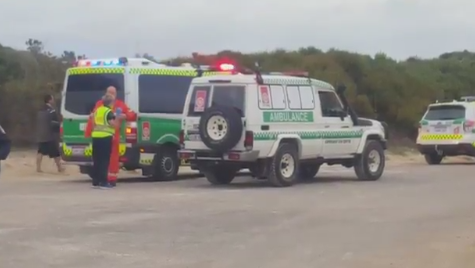 O fata de 17 ani a murit dupa ce a fost atacata de un rechin in timp ce facea surf cu tatal ei. Familia se afla in vacanta
