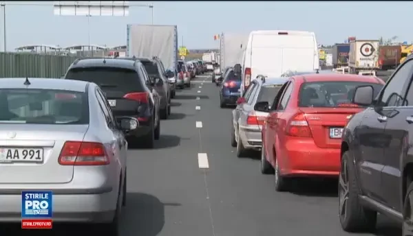 Aglomeratie la granita cu Ungaria, la iesirea din tara. Oamenii au asteptat pana la 2 ore pentru controlul documentelor