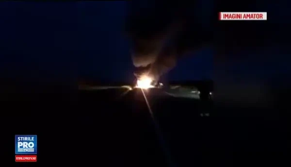 Doua masini s-au ciocnit frontal in Suceava, iar una dintre ele a luat foc. 8 persoane au ajuns la spital in ziua de Paste