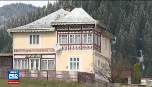 Satul in care localnicii pretuiesc traditiile si pastreaza arhitectura zonei. Mii de turisti viziteaza anual localitatea