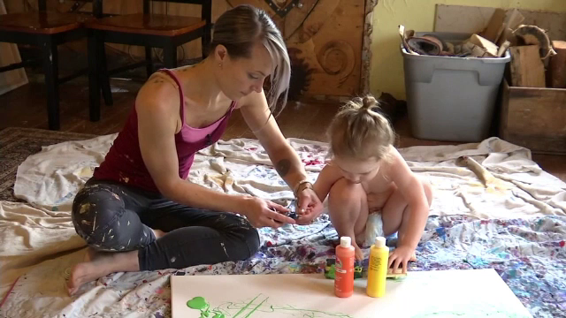 Din cauza diabetului i-a fost afectata vorbirea, dar a invatat sa se exprime prin pictura. Cu cat sunt vandute lucrarile lui