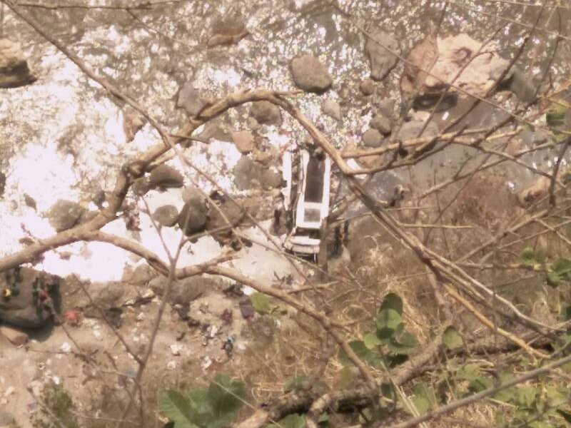 Un autobuz plin s-a prabusit intr-o prapastie, in Himalaya. Autoritatile indiene au anuntat 44 de decese