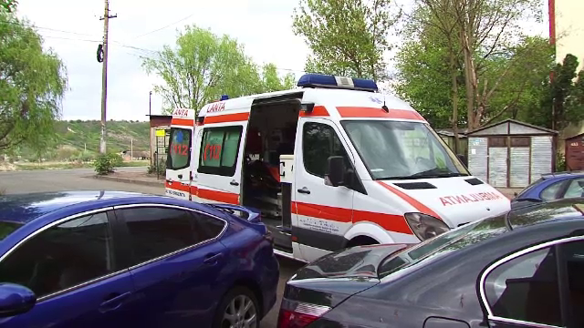 Barbat de 32 de ani, tata a doi copii, gasit spanzurat in casa de sotia sa. De ce este o sinucidere suspecta