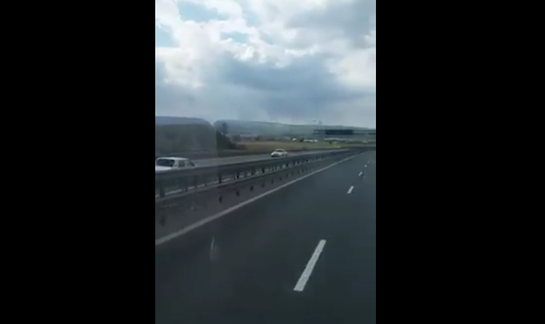 Sofer filmat pe Autostrada A3 Gilau-Turda conducand pe contrasens. Imaginile au fost postate pe Facebook
