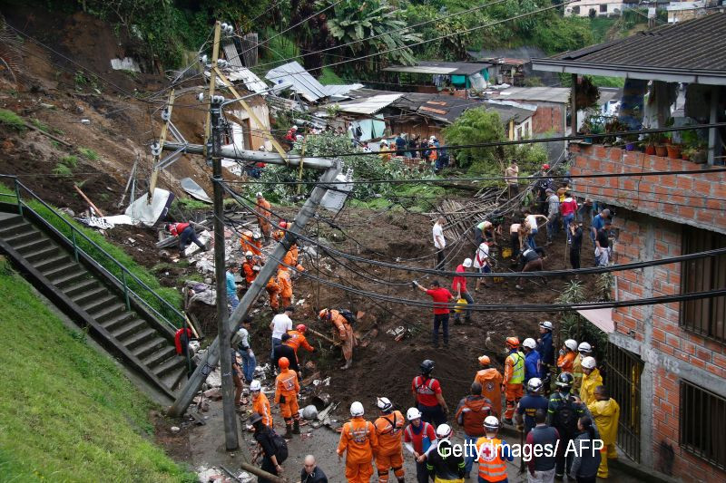 Cel putin 11 persoane au murit, iar alte 20 sunt date disparute in Columbia, in urma alunecarii de teren provocate de ploi