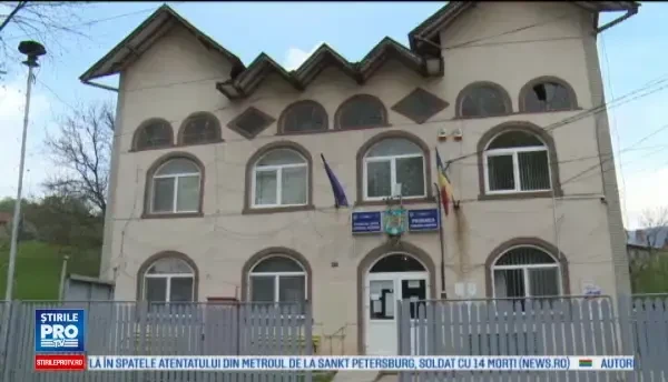 Scandal in judetul Dambovita. Primarul unei comune, acuzat ca foloseste expresii vulgare la adresa contabilei primariei