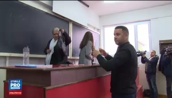 135 de candidati s-au luptat pentru cele 8 posturi de politist local, in Pitesti. Am fost artist liber profesionist