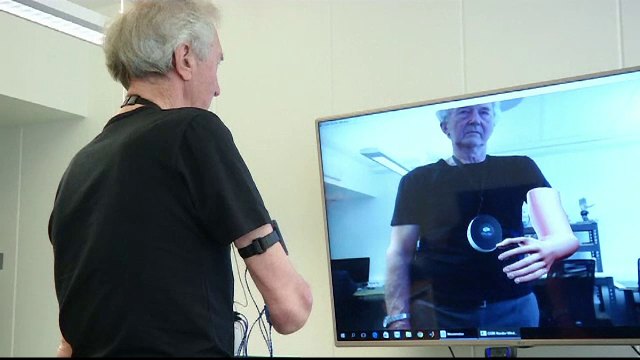 Realitatea augmentata i-ar putea ajuta pe cei care au membre amputate sa scape de durere. In ce consta tratamentul