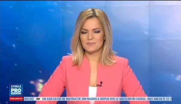 Motivul pentru care o femeie a stat cu buzele lipite de un autoturism timp de 50 de ore. Doua zile nu a mancat sau baut apa