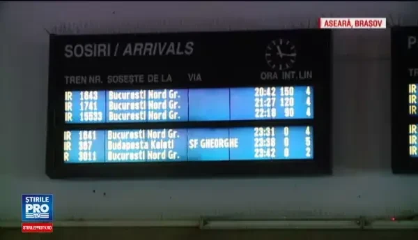 Trafic rutier ingreunat pe mai multe drumuri judetene din cauza copacilor cazuti. 160 de localitati au ramas fara curent