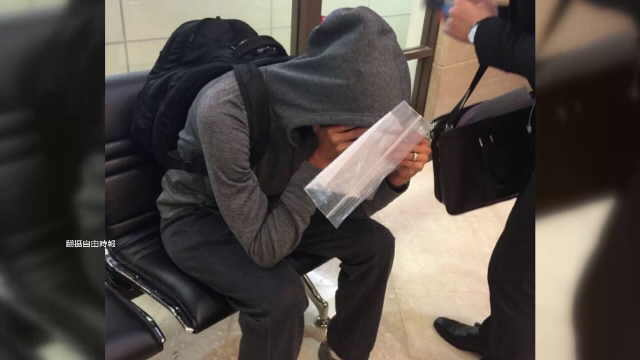 A "pacalit" fara sa vrea fortele de securitate de pe un aeroport din Los Angeles. Cum a urcat femeia cu un pistol in avion