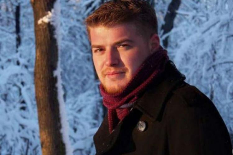 Parintii arhitectului Andrei Buca, mort in incendiul din Colectiv, si-au botezat fetita de 3 luni. "Este un copil tare bun"