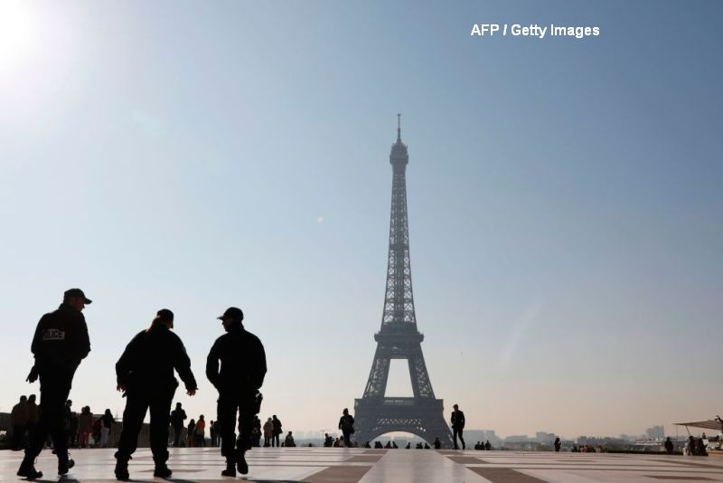 Câțiva români au dat spargeri de 1 milion de euro în Franța. Ce s-a găsit la percheziții