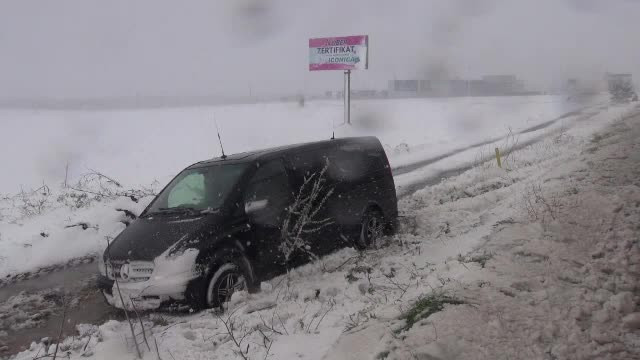 Operatiuni dramatice de salvare dupa ninsori. O gravida a nascut in masina ISU, iar pentru alta a intervenit un elicopter