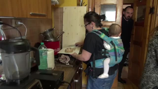 Romancele pe care nasterea primului copil le face sa se lanseze in afaceri. "Imi doream sa fiu doar eu cu mine si cei mici"