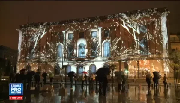 Festival al Luminii, in centrul Capitalei. Piata Revolutiei a devenit o pasune, pe Dambovita sunt rate multicolore