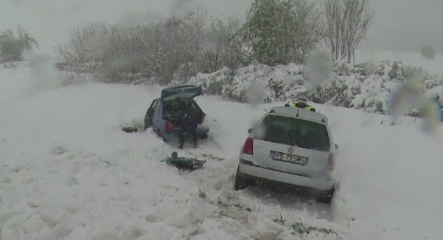 Ninsorile abundente au lasat in bezna zeci de mii de locuinte. Drumurile din Vaslui si Galati care sunt in continuare inchise