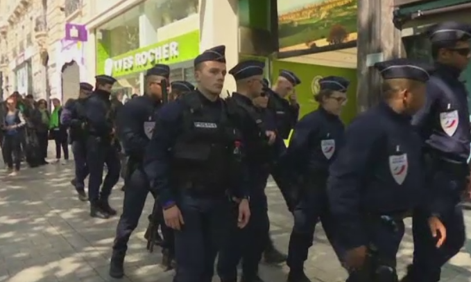 Trump: "Atacul din Paris de joi ar putea sa o ajute pe Marine Le Pen in alegerile de duminica". Ce arata ultimele sondaje