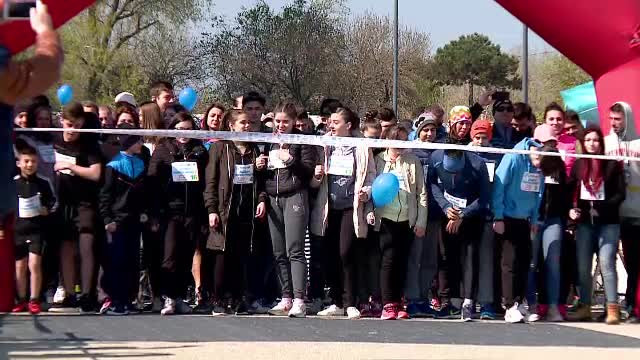 Plaja din Mamaia, gazda unui maraton mai putin obisnuit. Peste 1000 de oameni vor alerga 24 de ore pentru copiii cu autism