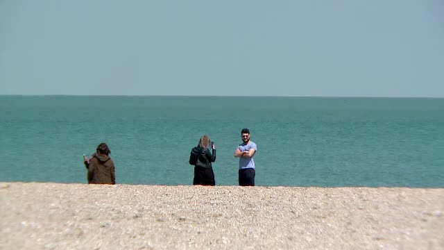 Peste 40 de mii de romani sunt asteptati de 1 mai pe litoral. Cat vor scoate din buzunar pentru 3 zile de distractie