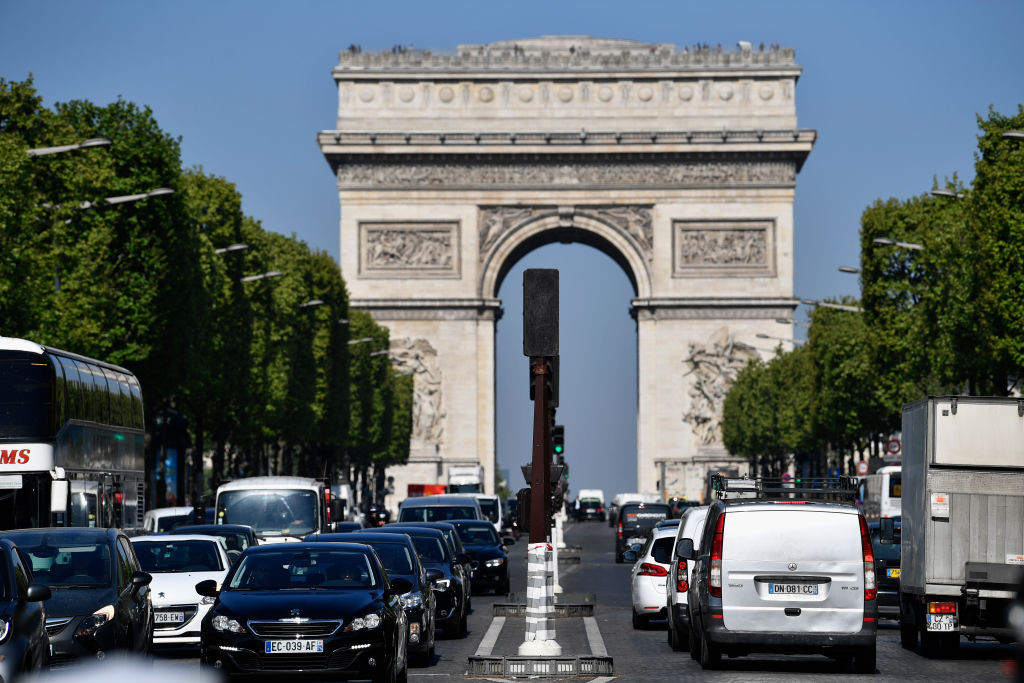 Franta se pregateste de cele mai imprevizibile alegeri cu noi masuri de securitate dupa atacul de pe Champs-Elysees