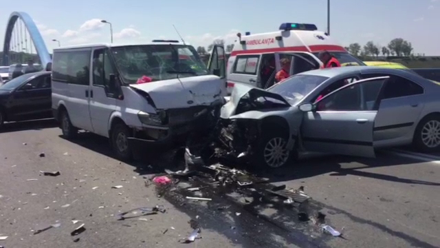 Accident grav pe podul de la Medgidia provocat de soferul unei masini cu volan pe dreapta. Manevra gresita facuta de sofer