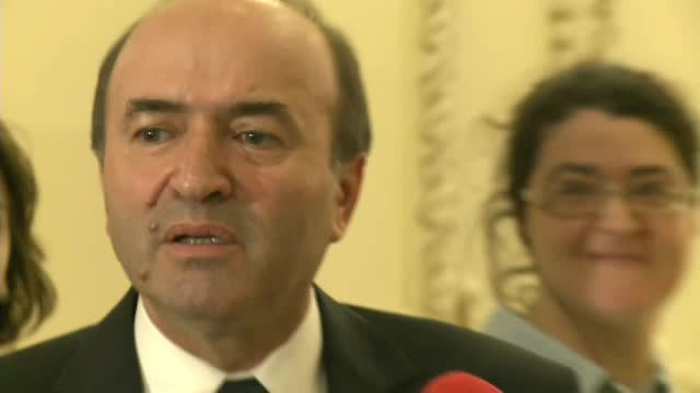 Ministrul Justitiei vrea ca detinutii sa fie eliberati conditionat mai devreme, insa cu o conditie