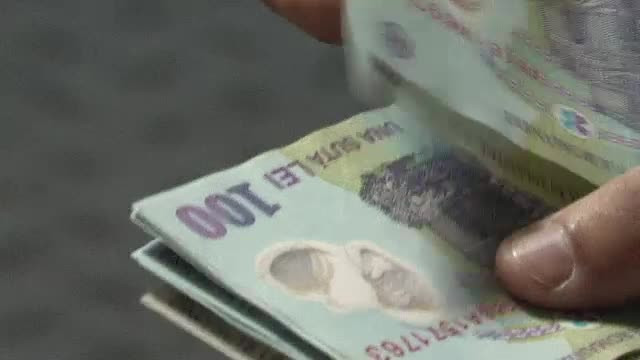 De ce sunt banii alunecosi? Toate bancnotele romanesti aflate acum in circulatie contin si... grasime de vita