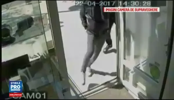 Jaful de la bijuteria din centrul Capitalei a durat doar 30 de secunde. Actiunea, filmata pas cu pas de 3 camere