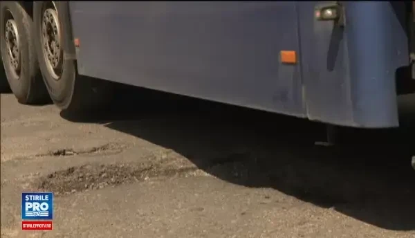 Nepasarea autoritatilor care ne obliga sa circulam pe sosele pline de gropi a fost taxata de politie. Ce amenda a luat CNAIR