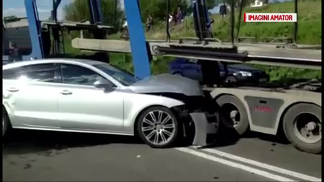 Accident in lant intre Craiova si Filiasi. 8 masini si un TIR s-au ciocnit din cauza fumului produs de un incendiu